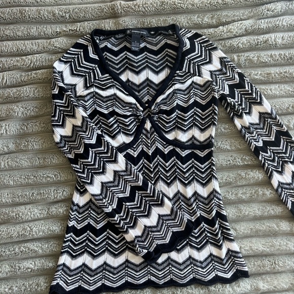 Black and White Chevron Print Blouse - Picture 1 of 6